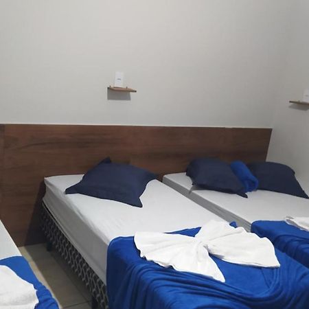 Pousada Quarto Com Frigobar,Ar E Garagem Gratuita Hotel อาปาเรซีดา ภายนอก รูปภาพ